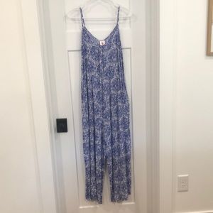 Women’s wide leg romper with pockets!